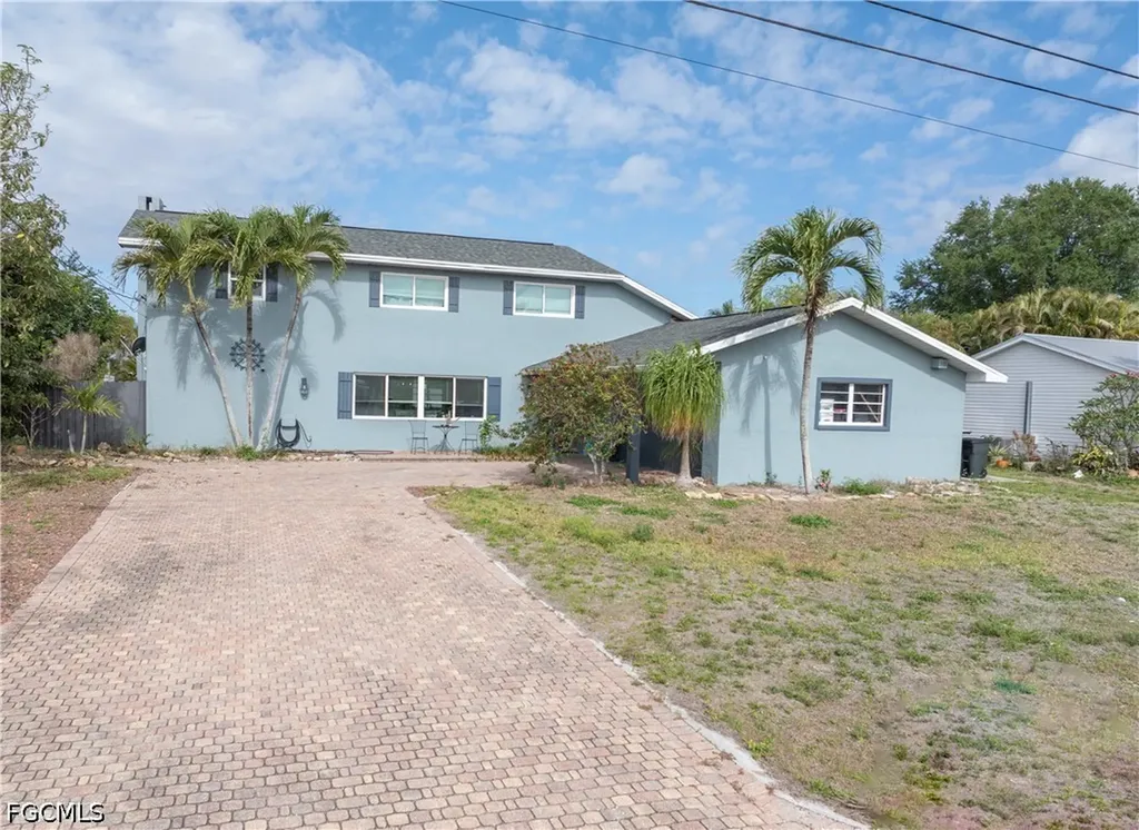 906 NE 2nd Avenue Cape Coral FL 33909