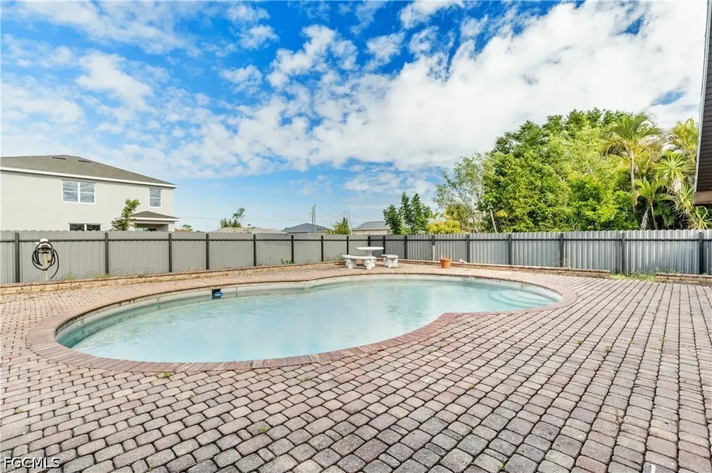 906 NE 2nd Avenue Cape Coral FL 33909