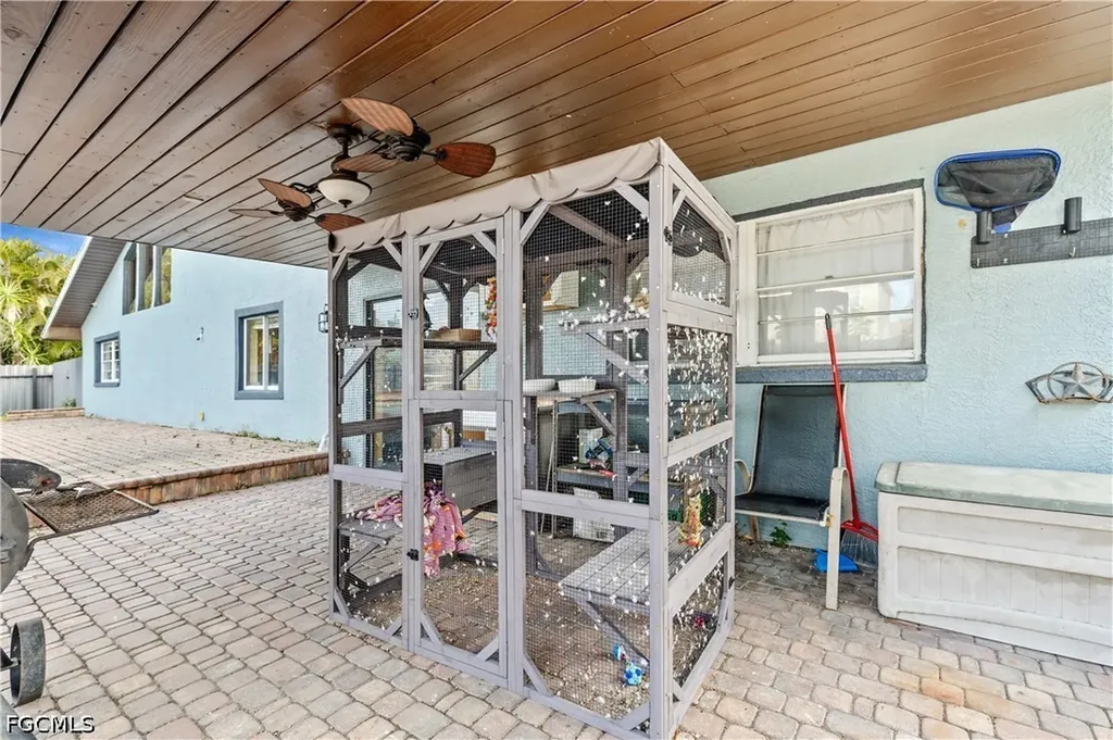 906 NE 2nd Avenue Cape Coral FL 33909