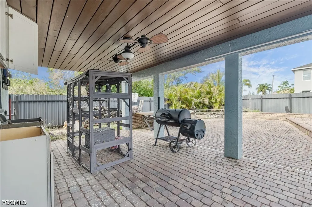 906 NE 2nd Avenue Cape Coral FL 33909