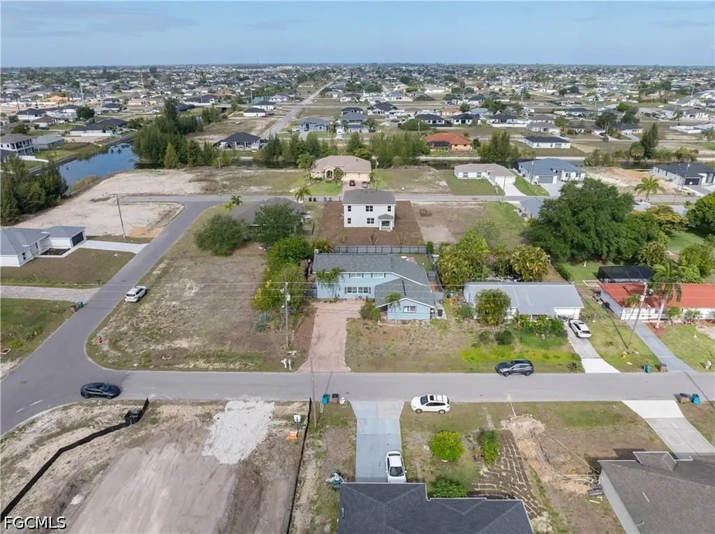 906 NE 2nd Avenue Cape Coral FL 33909