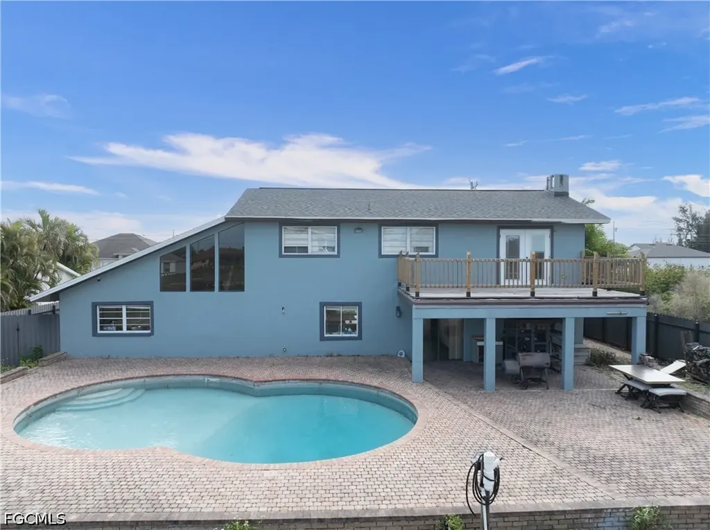 906 NE 2nd Avenue Cape Coral FL 33909