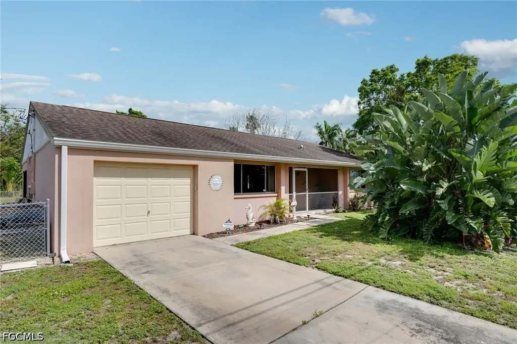 4521 Orchid Boulevard Cape Coral FL 33904