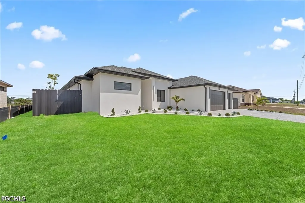 813 NW 8th Terrace Cape Coral FL 33993