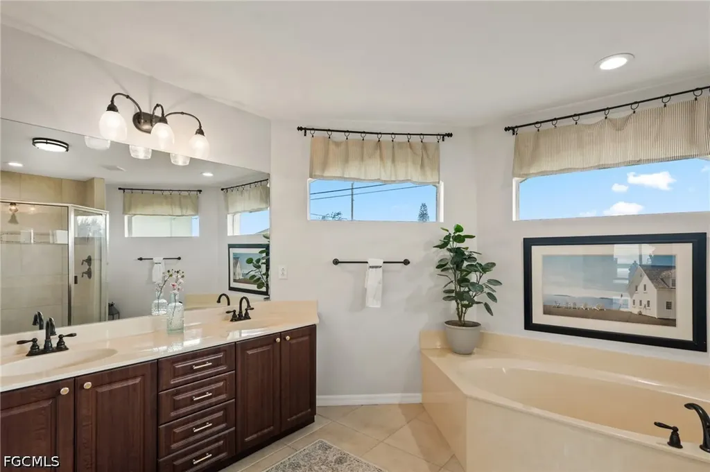 519 NE 19th Terrace Cape Coral FL 33909