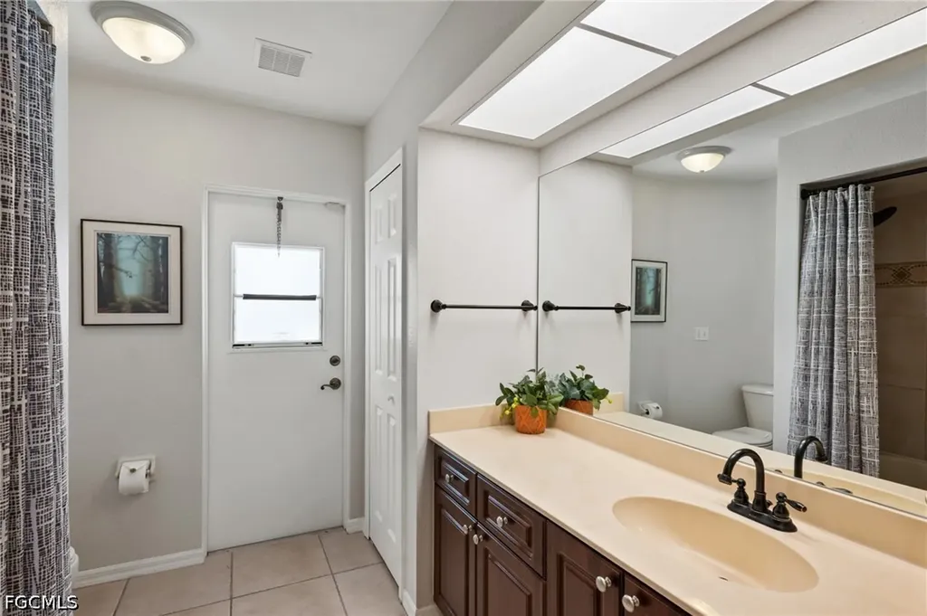 519 NE 19th Terrace Cape Coral FL 33909