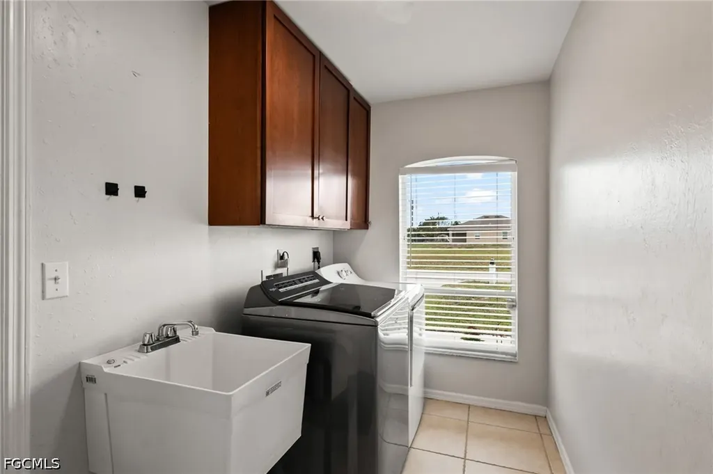519 NE 19th Terrace Cape Coral FL 33909