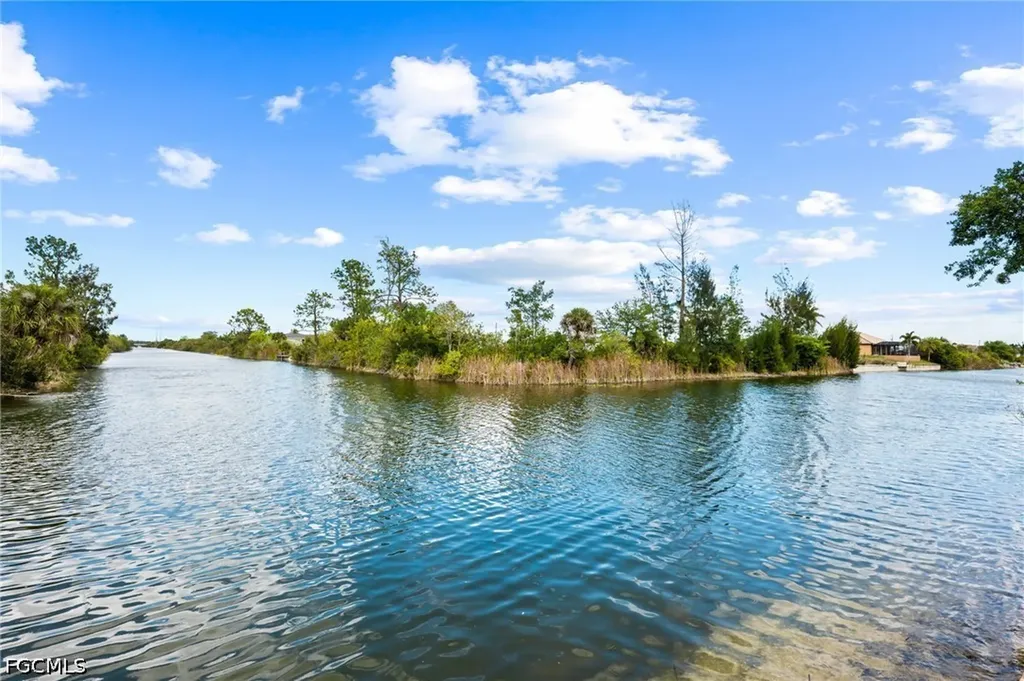 519 NE 19th Terrace Cape Coral FL 33909