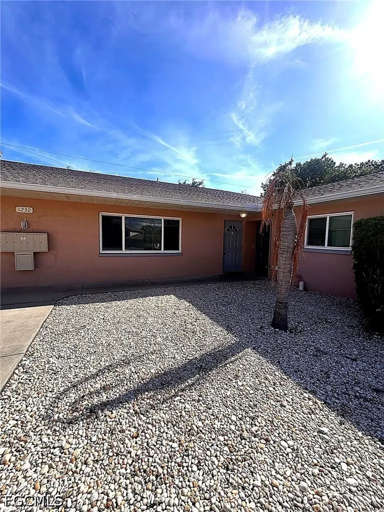 1232 SE 8th Street Cape Coral FL 33990