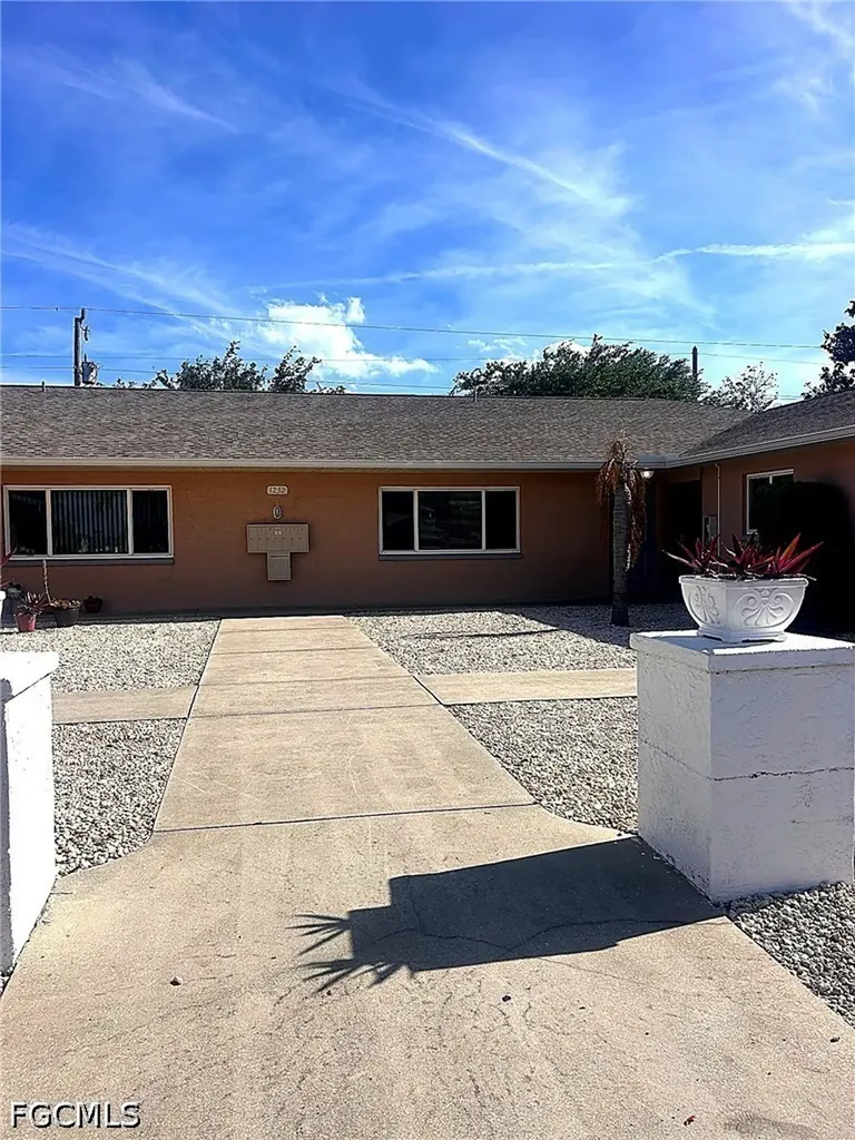 1232 SE 8th Street Cape Coral FL 33990