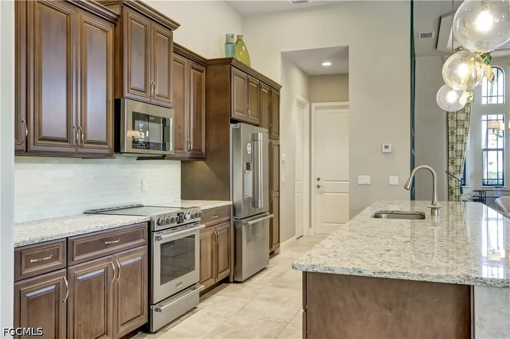 1406 Cape Coral Parkway W Cape Coral FL 33914