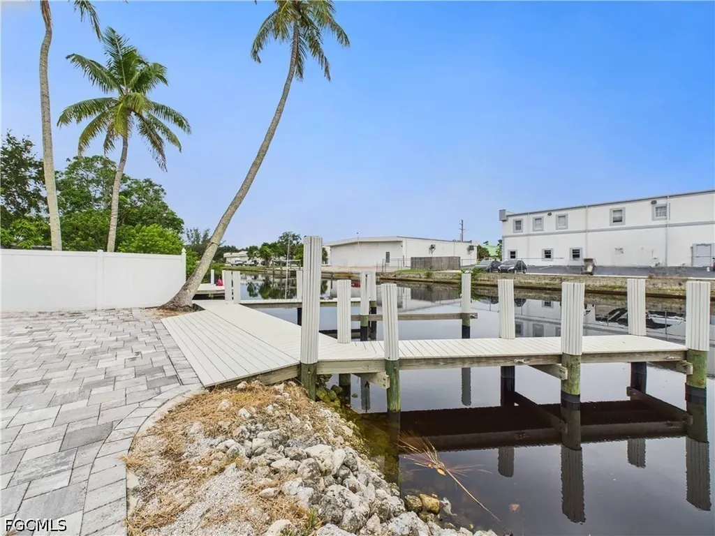 567 13th Street N Naples FL 34102