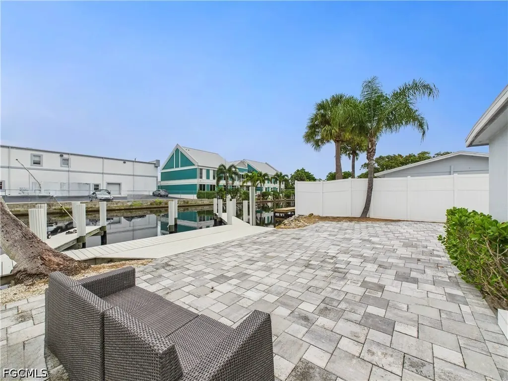 567 13th Street N Naples FL 34102