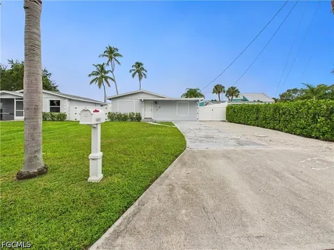 567 13TH Street N Naples FL 34102