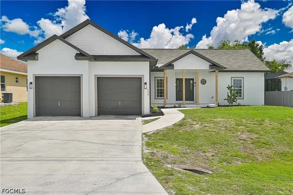 668 Kingsbury Street E Lehigh Acres FL 33974
