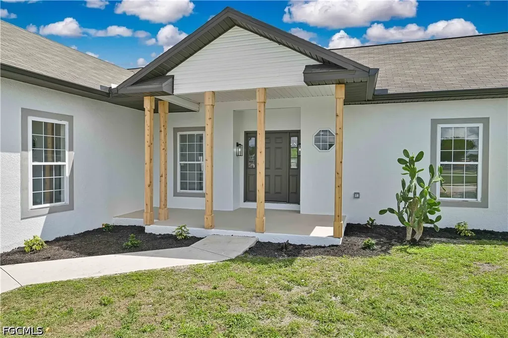 668 Kingsbury Street E Lehigh Acres FL 33974