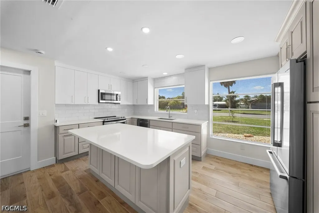 1039 El Mar Avenue Fort Myers FL 33919