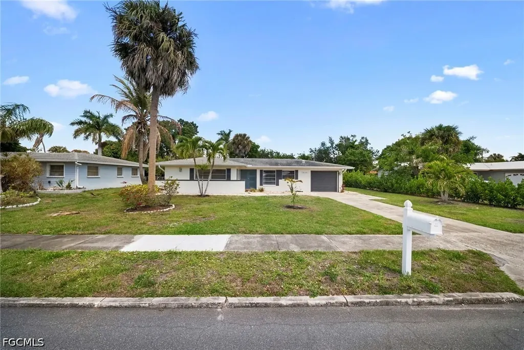 1039 El Mar Avenue Fort Myers FL 33919