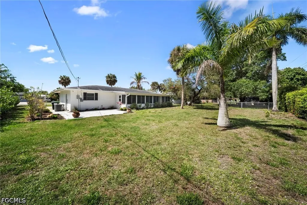 1039 El Mar Avenue Fort Myers FL 33919