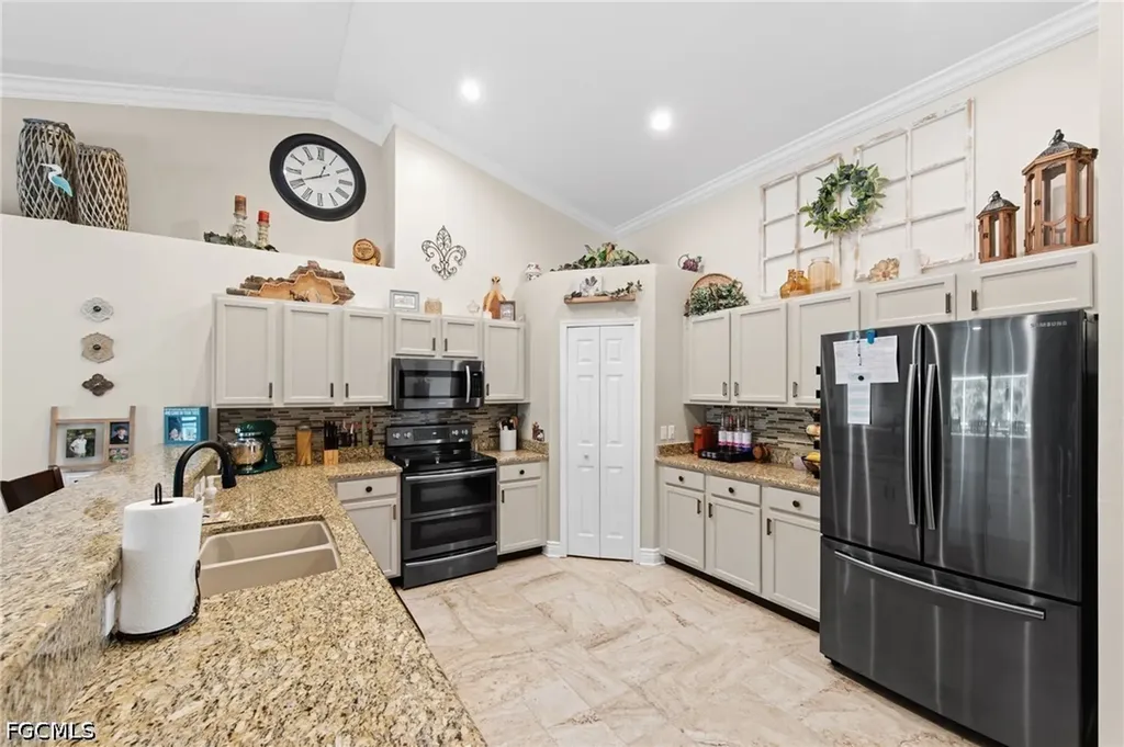 512 NW 24th Place Cape Coral FL 33993