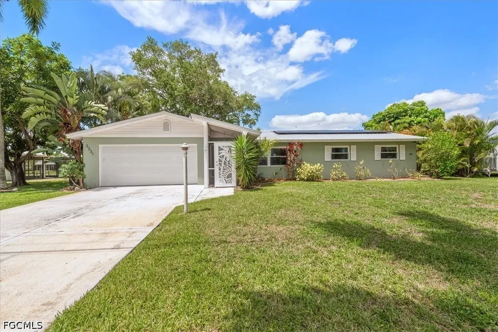 2221 Cape Way North Fort Myers FL 33917