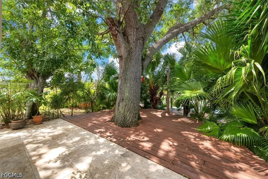 2221 Cape Way North Fort Myers FL 33917