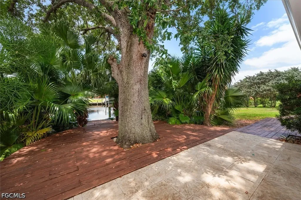 2221 Cape Way North Fort Myers FL 33917