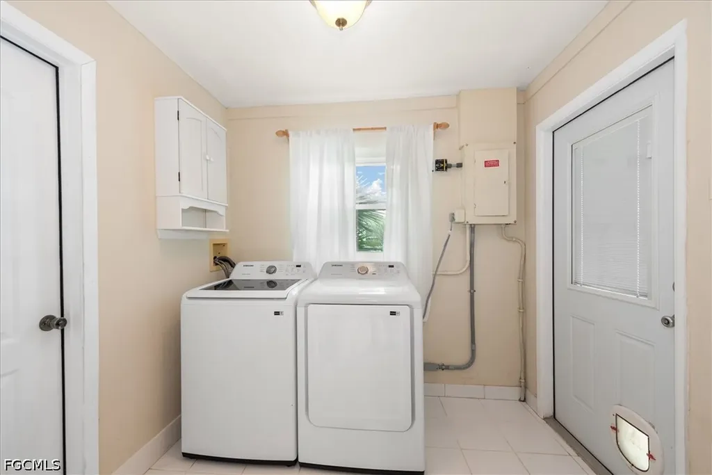 2221 Cape Way North Fort Myers FL 33917