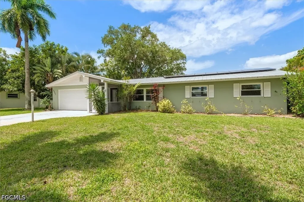2221 Cape Way North Fort Myers FL 33917