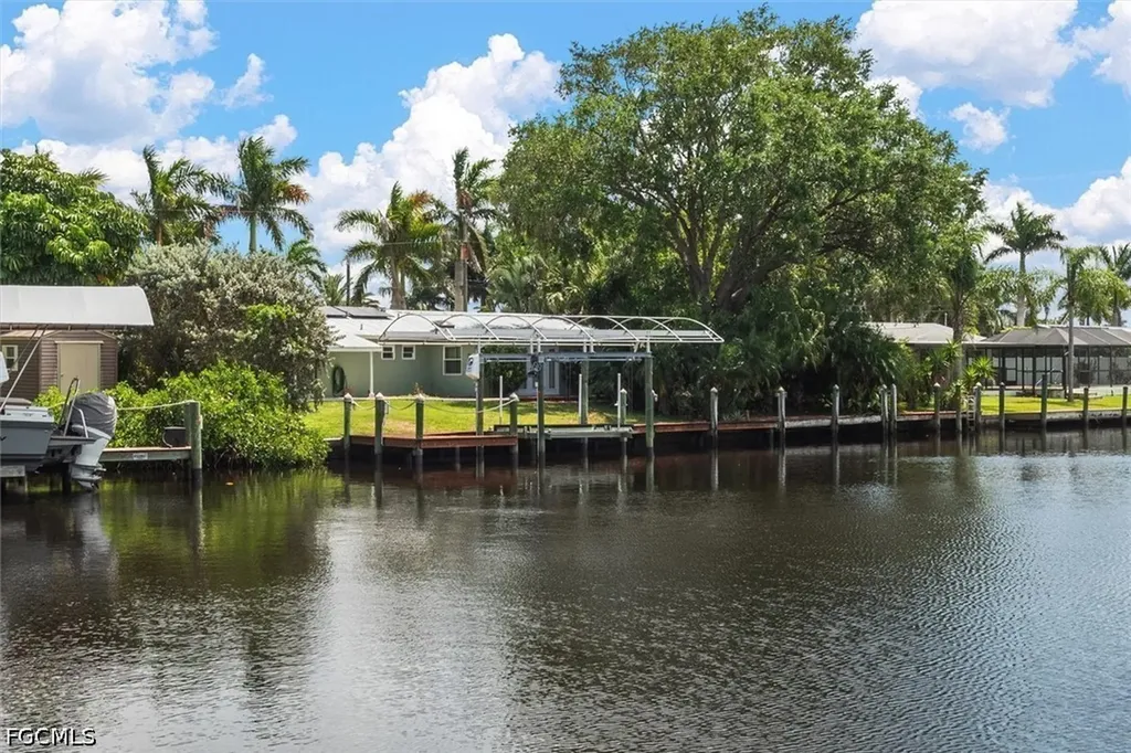 2221 Cape Way North Fort Myers FL 33917