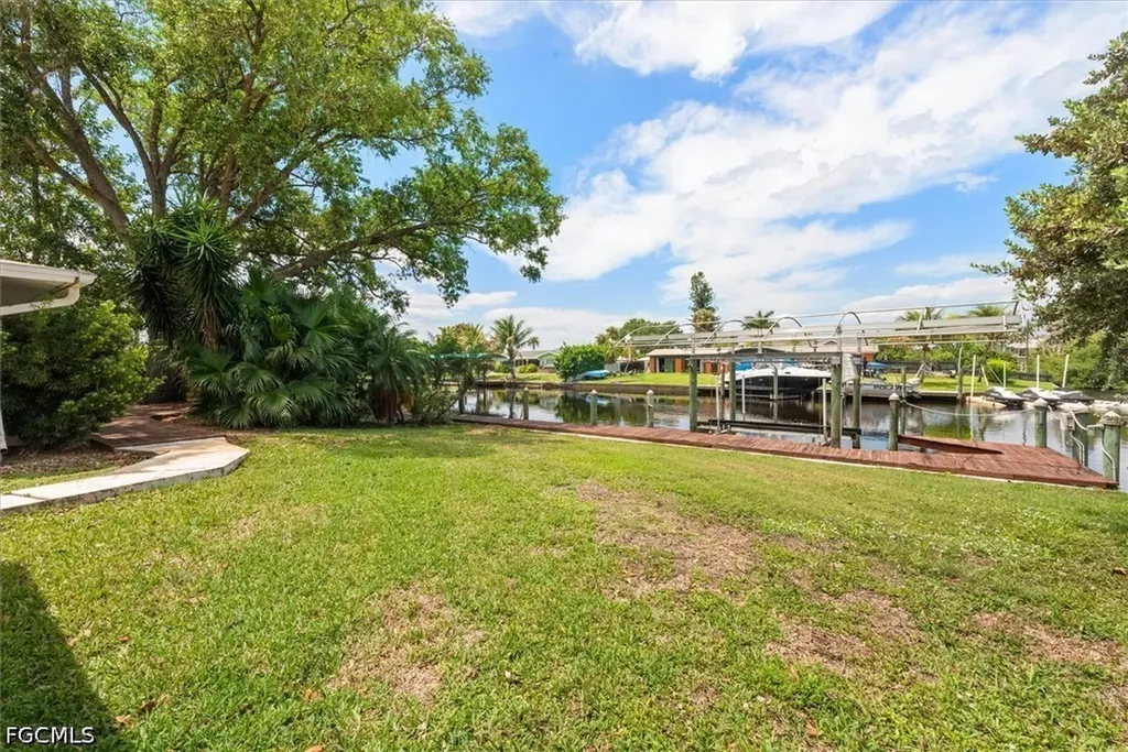 2221 Cape Way North Fort Myers FL 33917