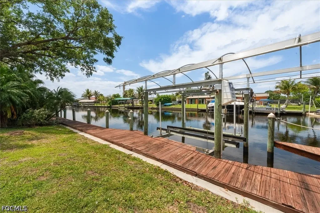 2221 Cape Way North Fort Myers FL 33917