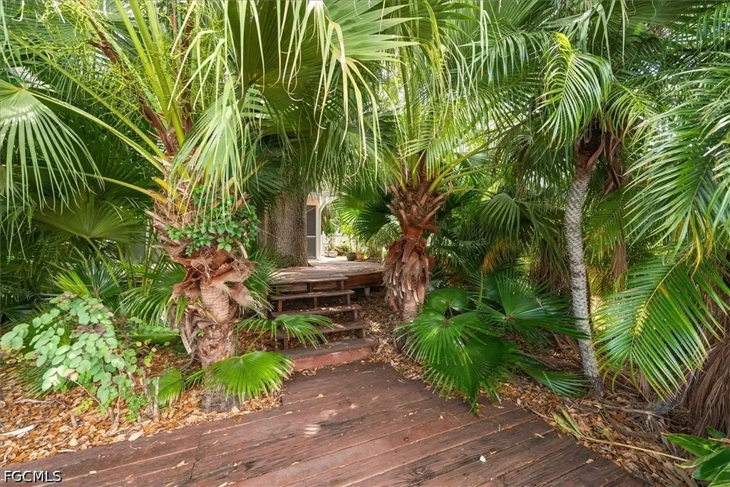 2221 Cape Way North Fort Myers FL 33917