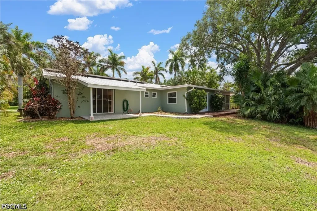 2221 Cape Way North Fort Myers FL 33917
