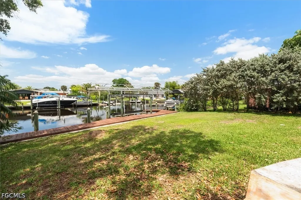 2221 Cape Way North Fort Myers FL 33917