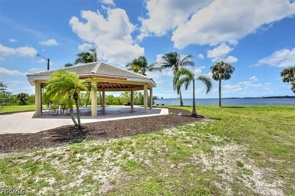 2221 Cape Way North Fort Myers FL 33917