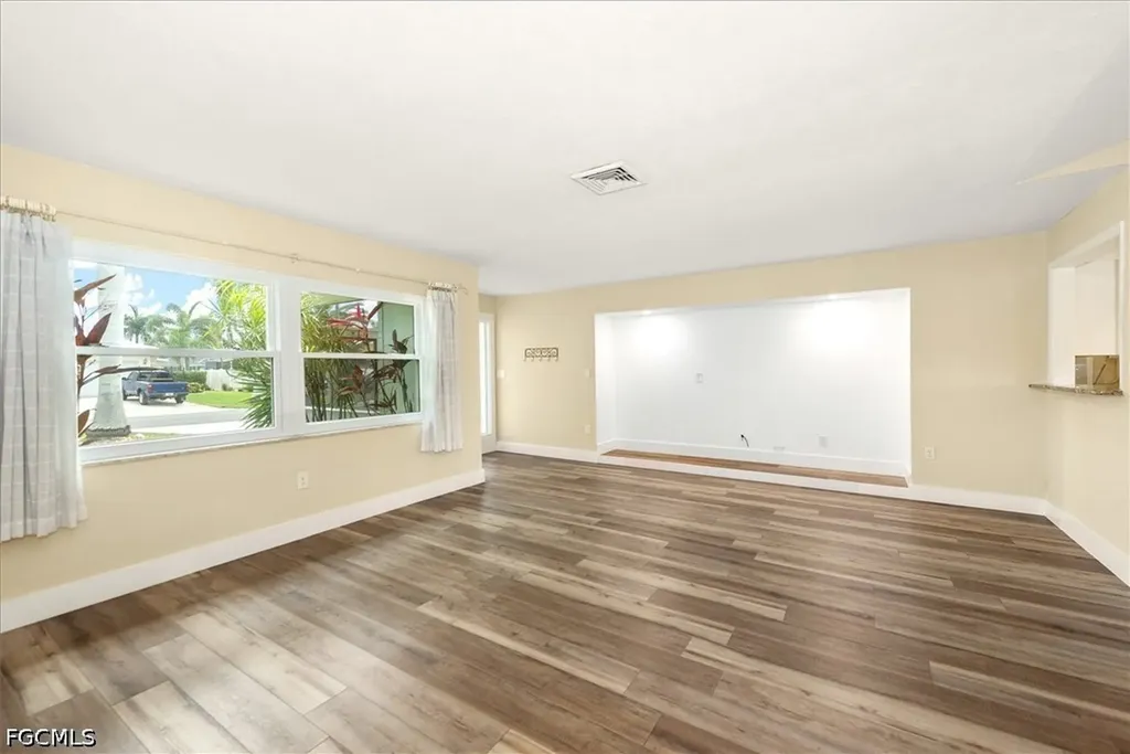 2221 Cape Way North Fort Myers FL 33917