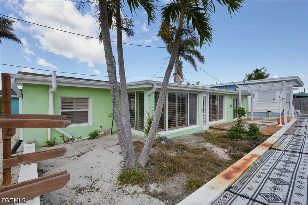 2647 Pine Street Matlacha FL 33993
