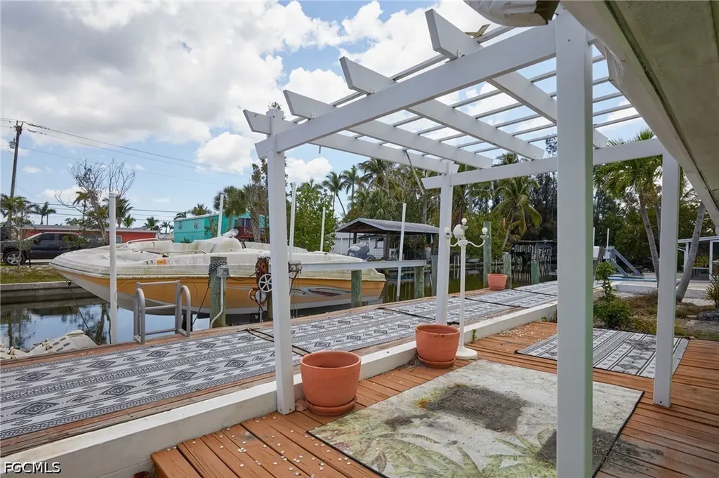 2647 Pine Street Matlacha FL 33993