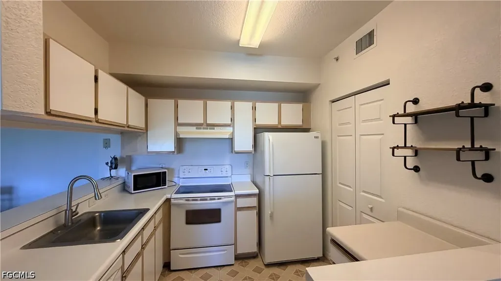 6490 Aragon Way Fort Myers FL 33966