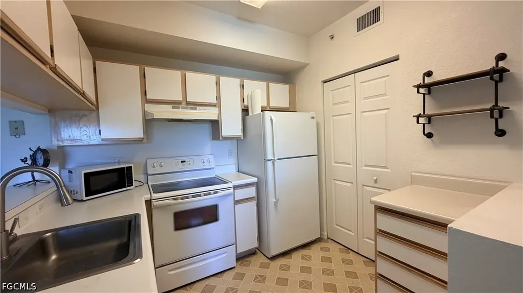 6490 Aragon Way Fort Myers FL 33966