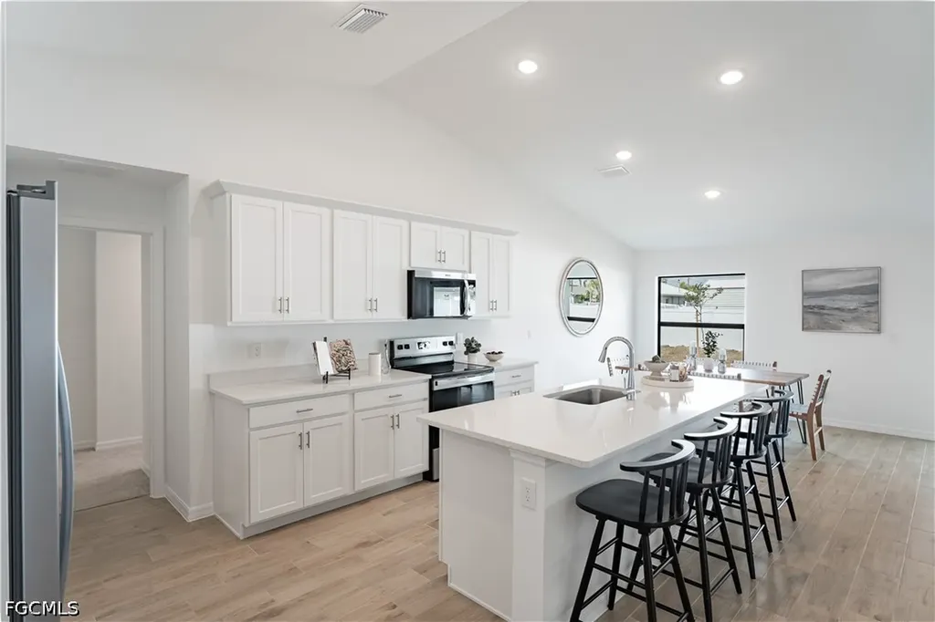 3810 NE 8th Place Cape Coral FL 33909