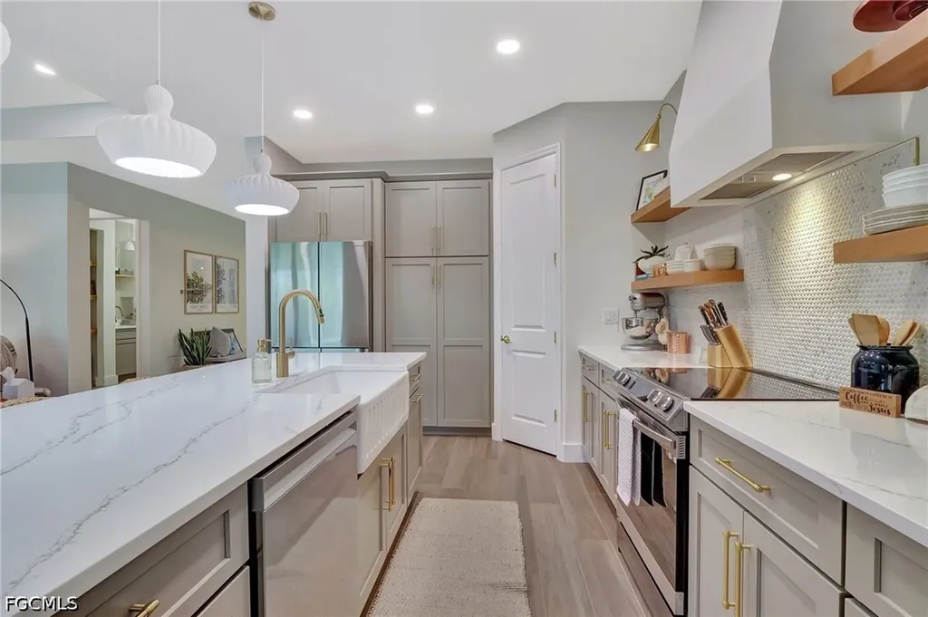 8517 S Lake Circle Fort Myers FL 33908