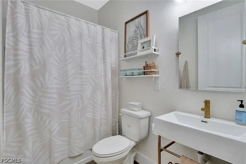 8517 S Lake Circle Fort Myers FL 33908