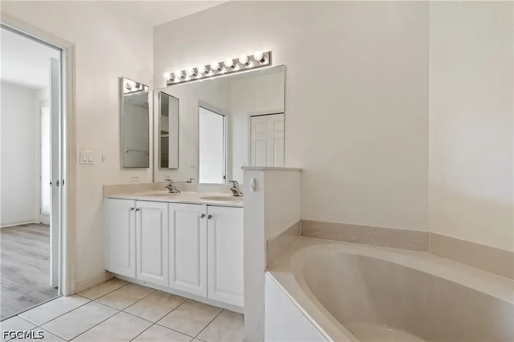 4280 Avian Avenue Fort Myers FL 33916