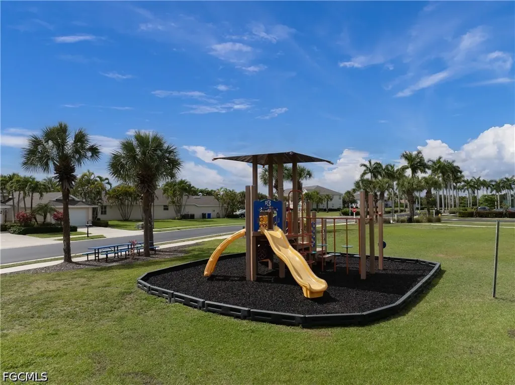 4280 Avian Avenue Fort Myers FL 33916