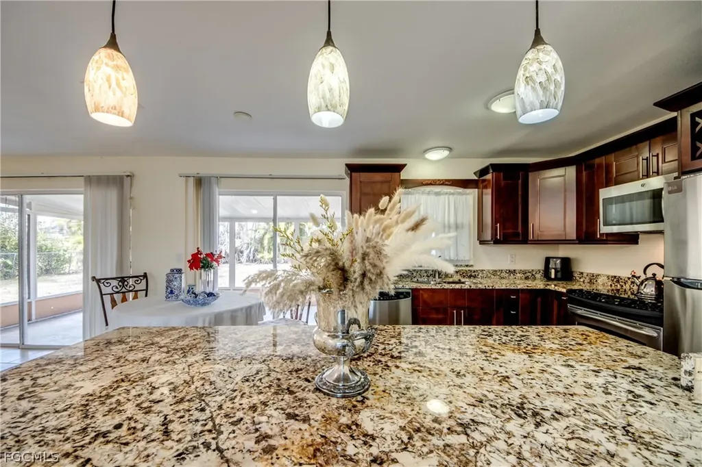 4156 Country Club Boulevard SE Cape Coral FL 33904