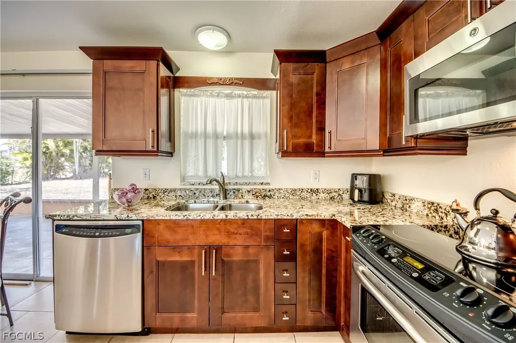 4156 Country Club Boulevard SE Cape Coral FL 33904
