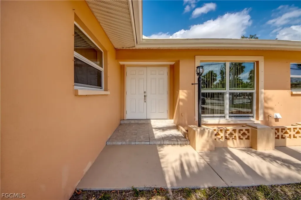 4156 Country Club Boulevard SE Cape Coral FL 33904