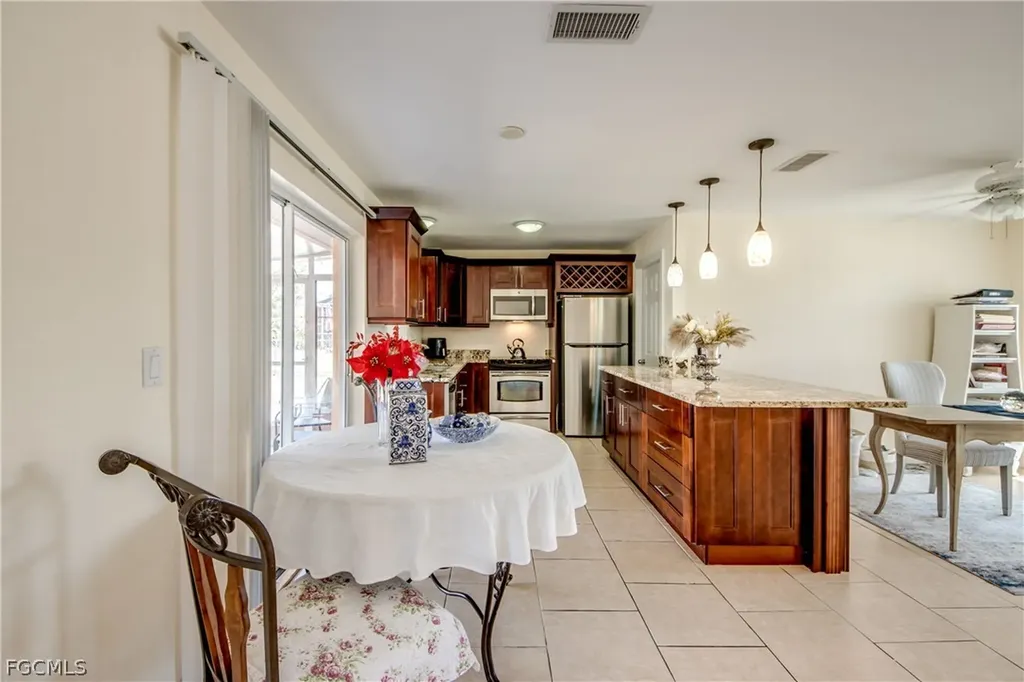4156 Country Club Boulevard SE Cape Coral FL 33904